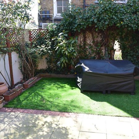 London Stratford - Spacious 2 Bed Flat With Secured Parking & Private Garden Exterior foto