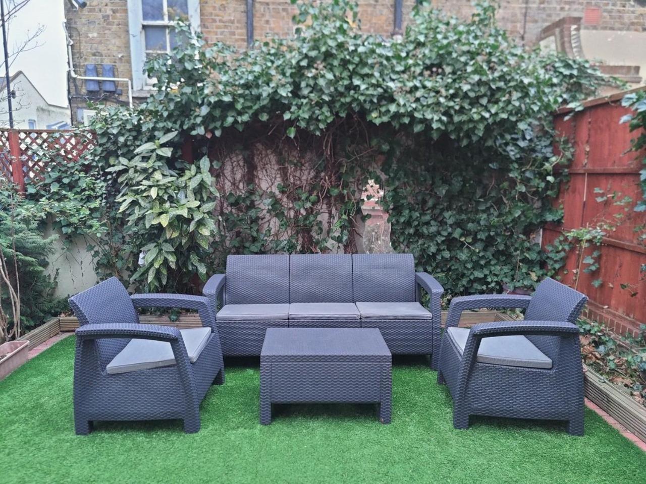 London Stratford - Spacious 2 Bed Flat With Secured Parking & Private Garden Exterior foto