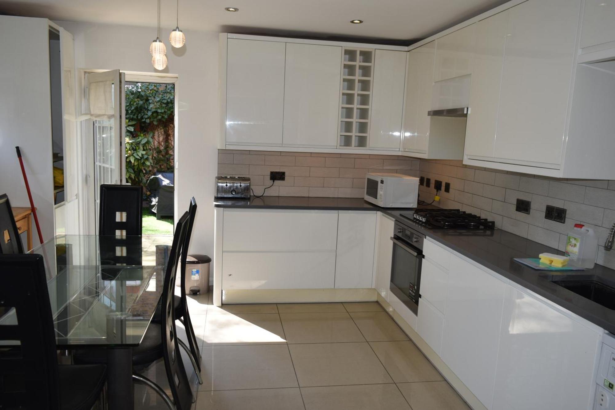 London Stratford - Spacious 2 Bed Flat With Secured Parking & Private Garden Exterior foto