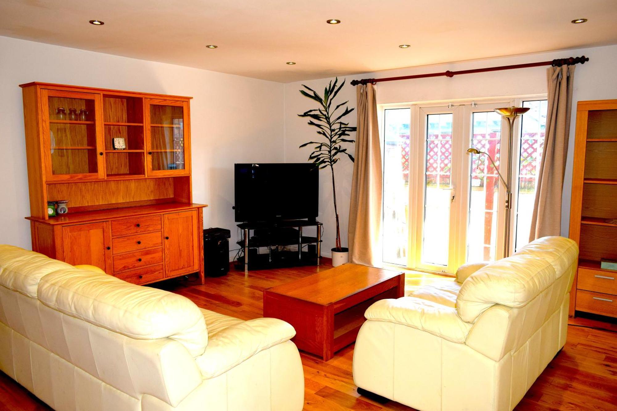 London Stratford - Spacious 2 Bed Flat With Secured Parking & Private Garden Exterior foto