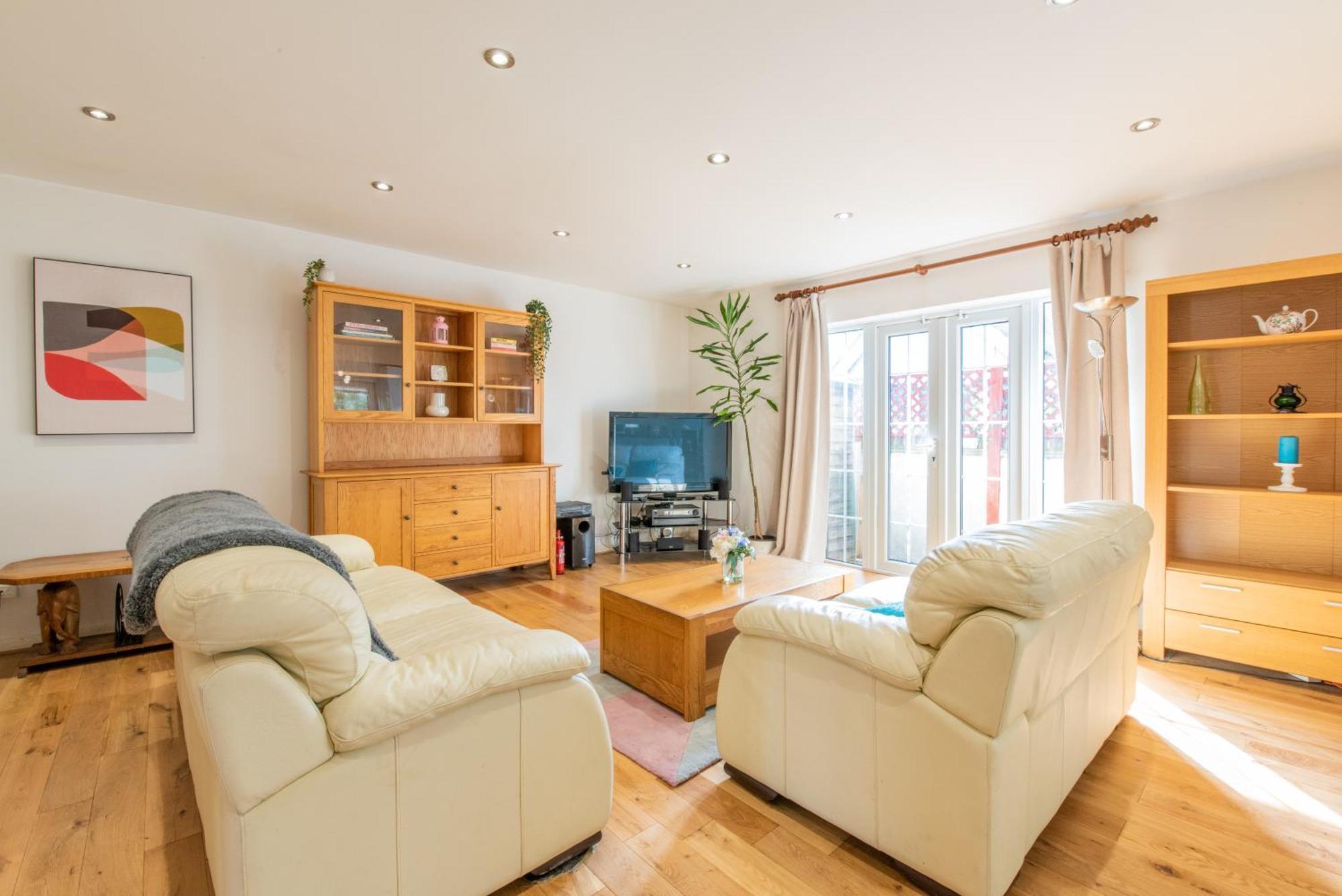 London Stratford - Spacious 2 Bed Flat With Secured Parking & Private Garden Exterior foto