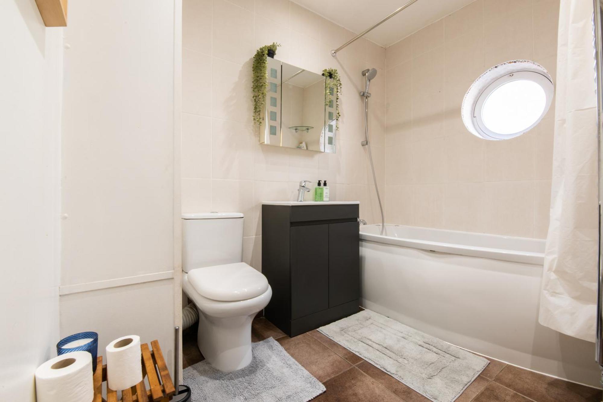 London Stratford - Spacious 2 Bed Flat With Secured Parking & Private Garden Exterior foto