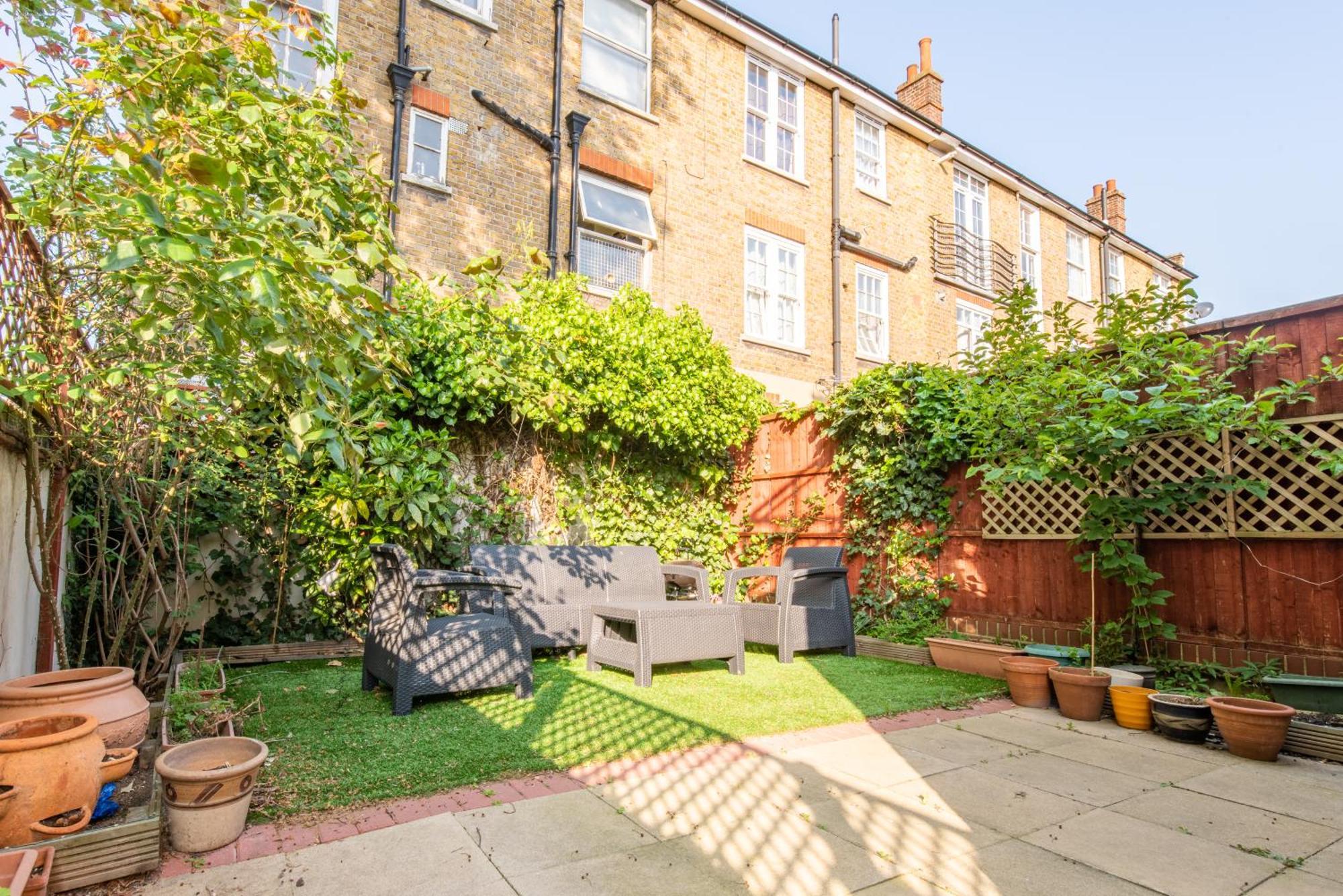 London Stratford - Spacious 2 Bed Flat With Secured Parking & Private Garden Exterior foto