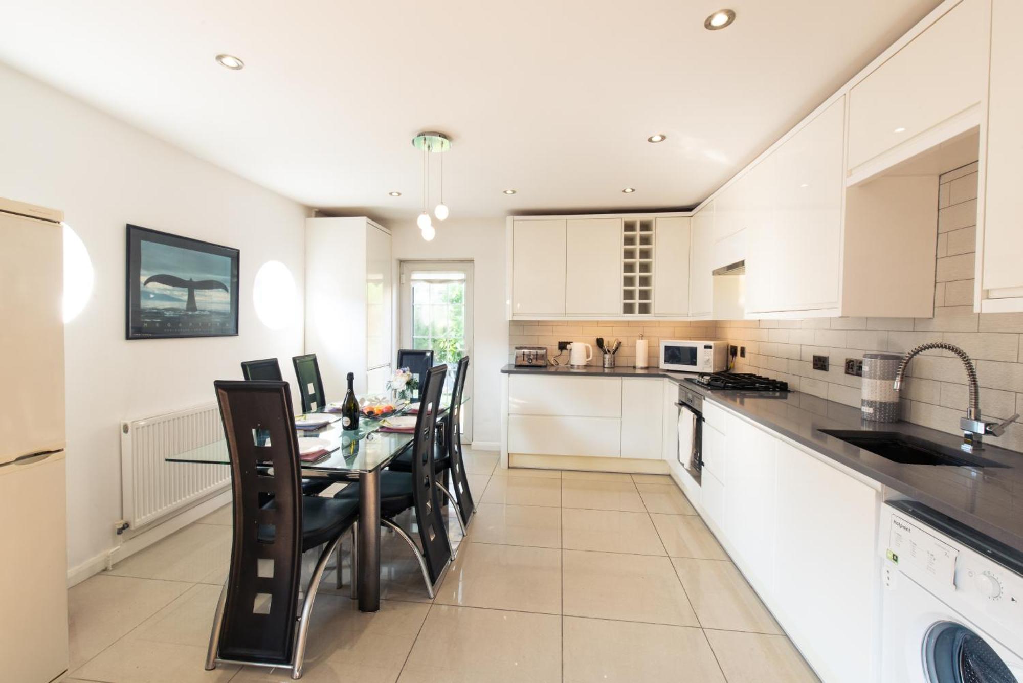 London Stratford - Spacious 2 Bed Flat With Secured Parking & Private Garden Exterior foto